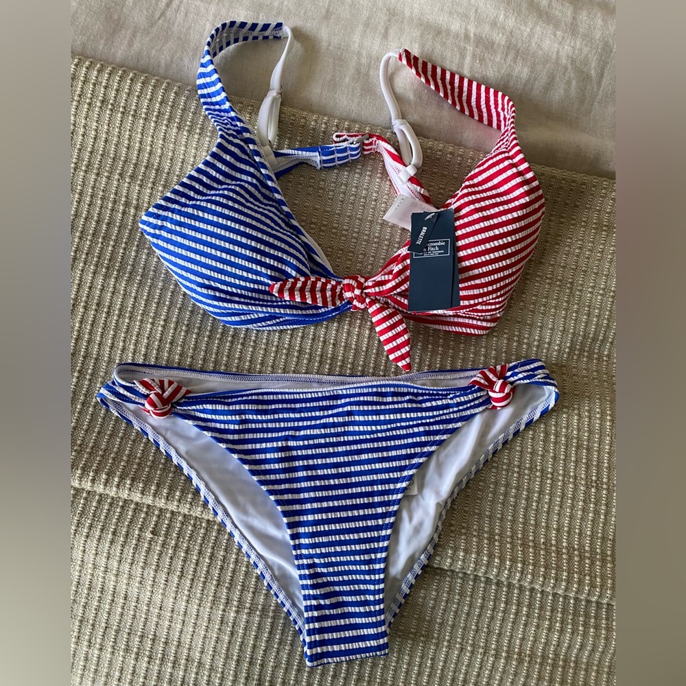 Ladies Abercrombie n fitch USA sear sucker bikin🇺🇸NWT, smoke free home.